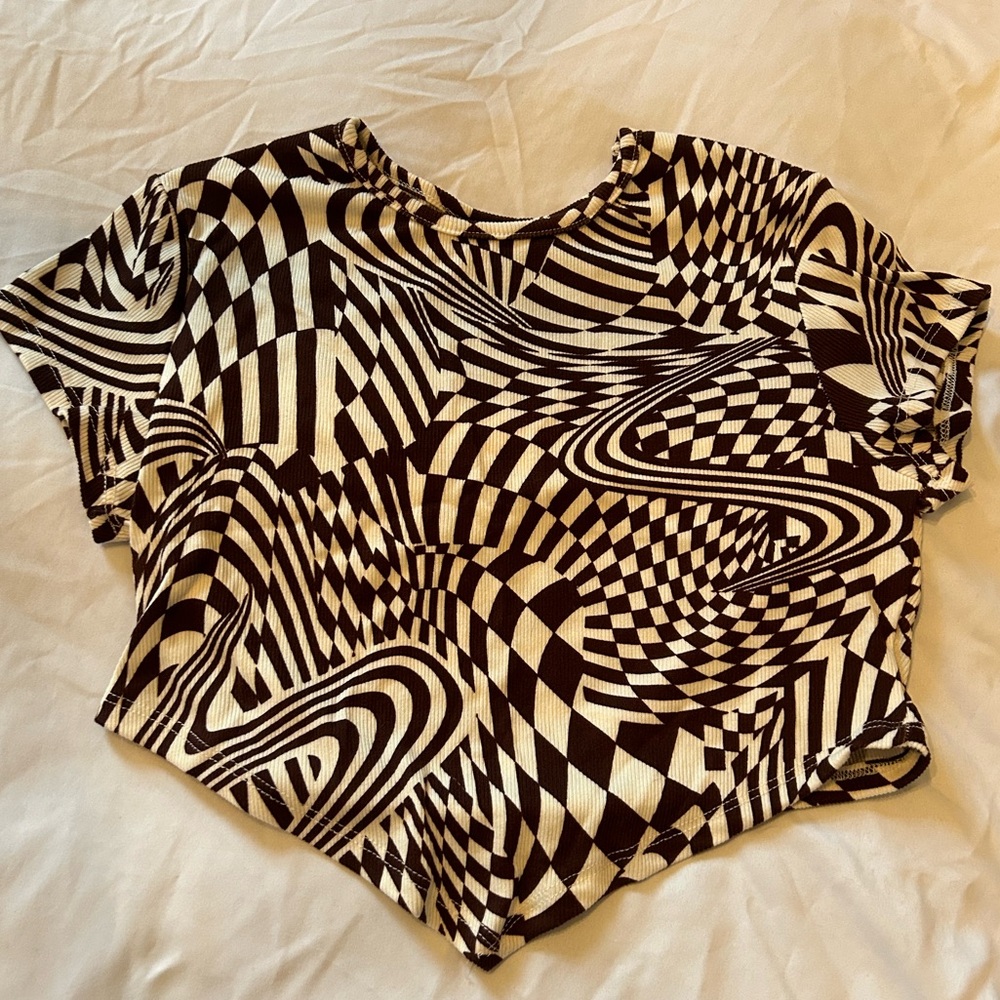 Just Polly Illusion Pattern Crop Top
